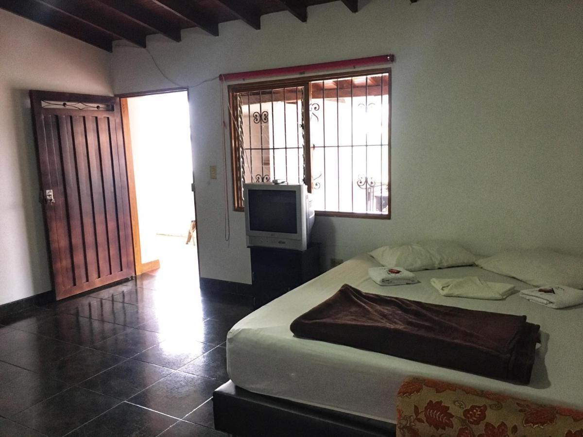 La Casona Hostel Guatapé Buitenkant foto
